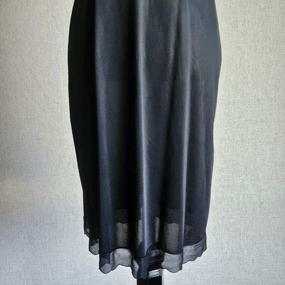 Vtg Vassarette Slip Size S/M Black Nylon Lace 60s 70s Lingeriecore Goth Nightie - Picture 4 of 11
